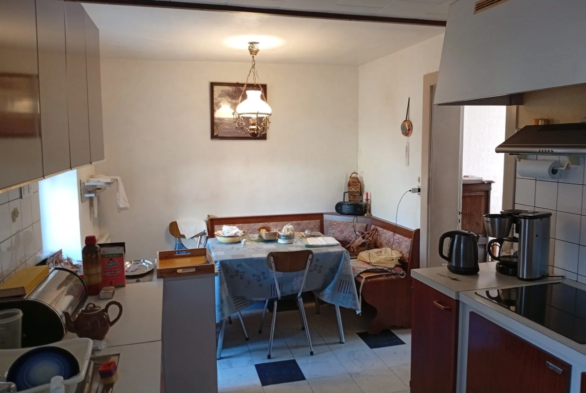 Maison à vendre à Bourogne - 117 m² à rénover avec dépendances 