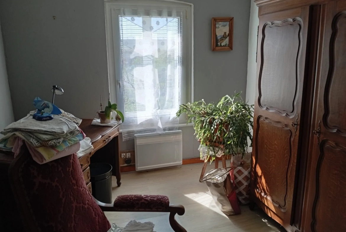 Maison à vendre à Bourogne - 117 m² à rénover avec dépendances 