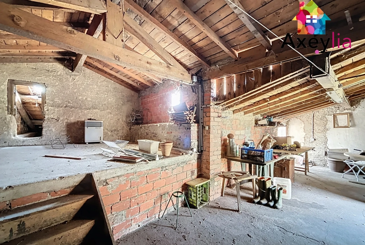 Maison de bourg à Renaison avec terrain, dépendances et maisonette – Opportunité à saisir 