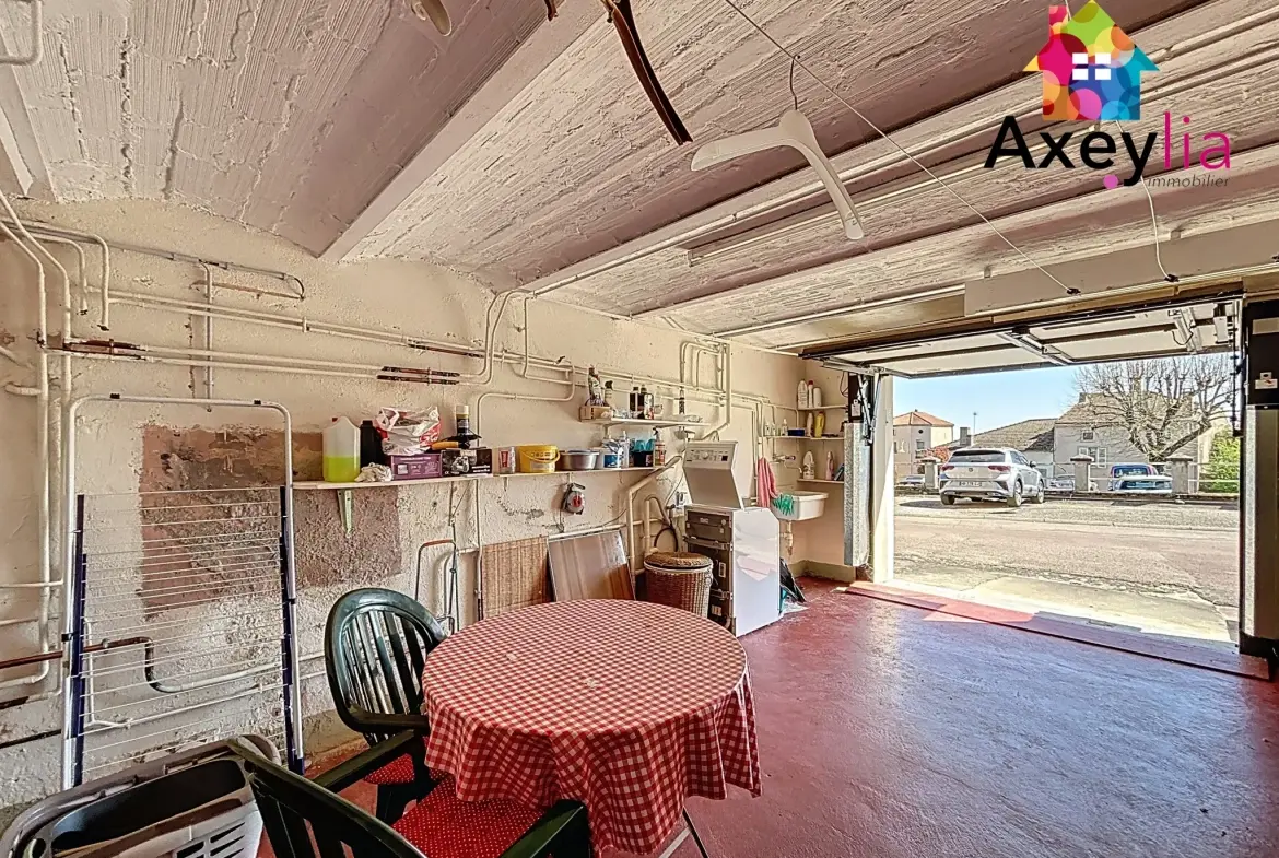Maison de bourg à Renaison avec terrain, dépendances et maisonette – Opportunité à saisir 