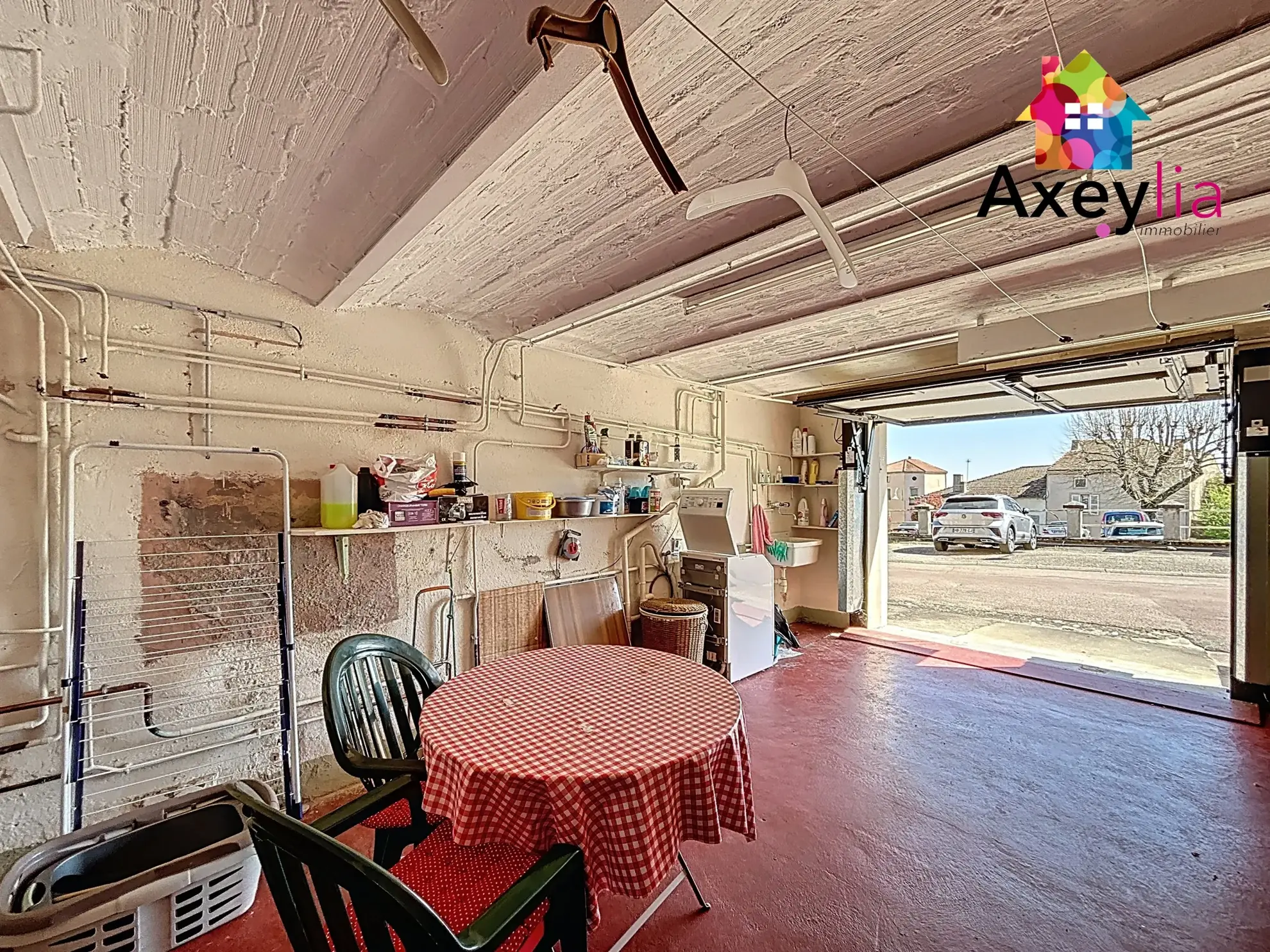 Maison de bourg à Renaison avec terrain, dépendances et maisonette – Opportunité à saisir 