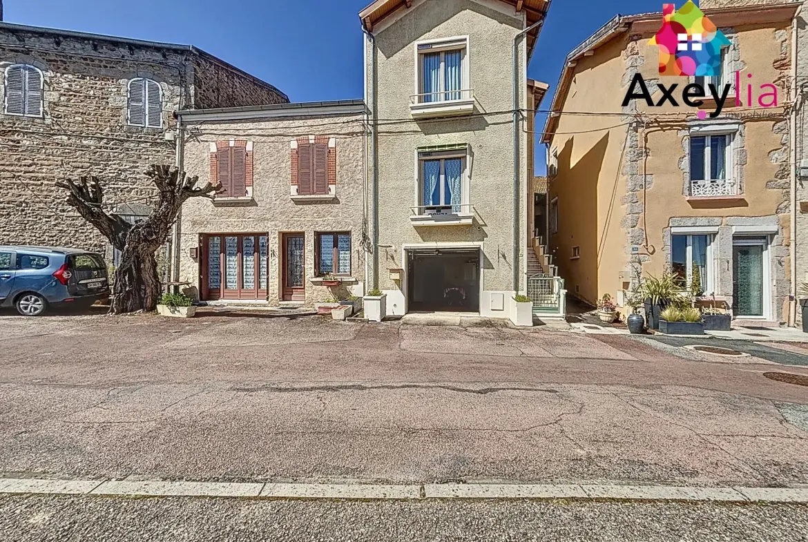 Maison de bourg à Renaison avec terrain, dépendances et maisonette – Opportunité à saisir 