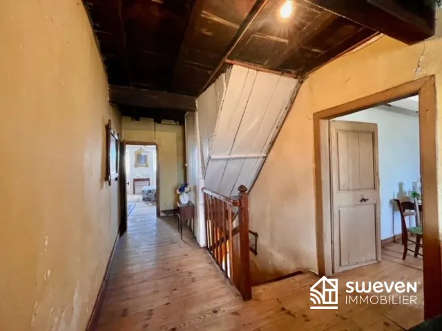 Maison en pierre à vendre dans le village du Volvestre avec cour et jardin 
