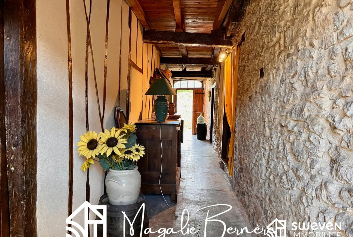 Maison en pierre à vendre dans le village du Volvestre avec cour et jardin 