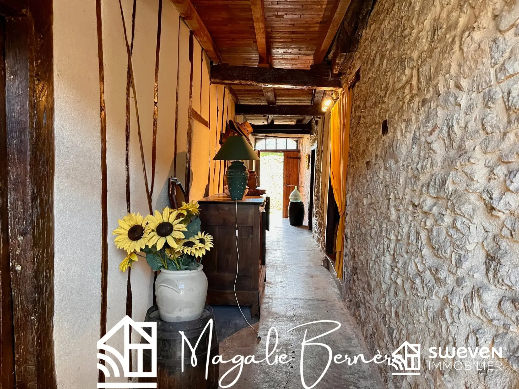 Maison en pierre à vendre dans le village du Volvestre avec cour et jardin 