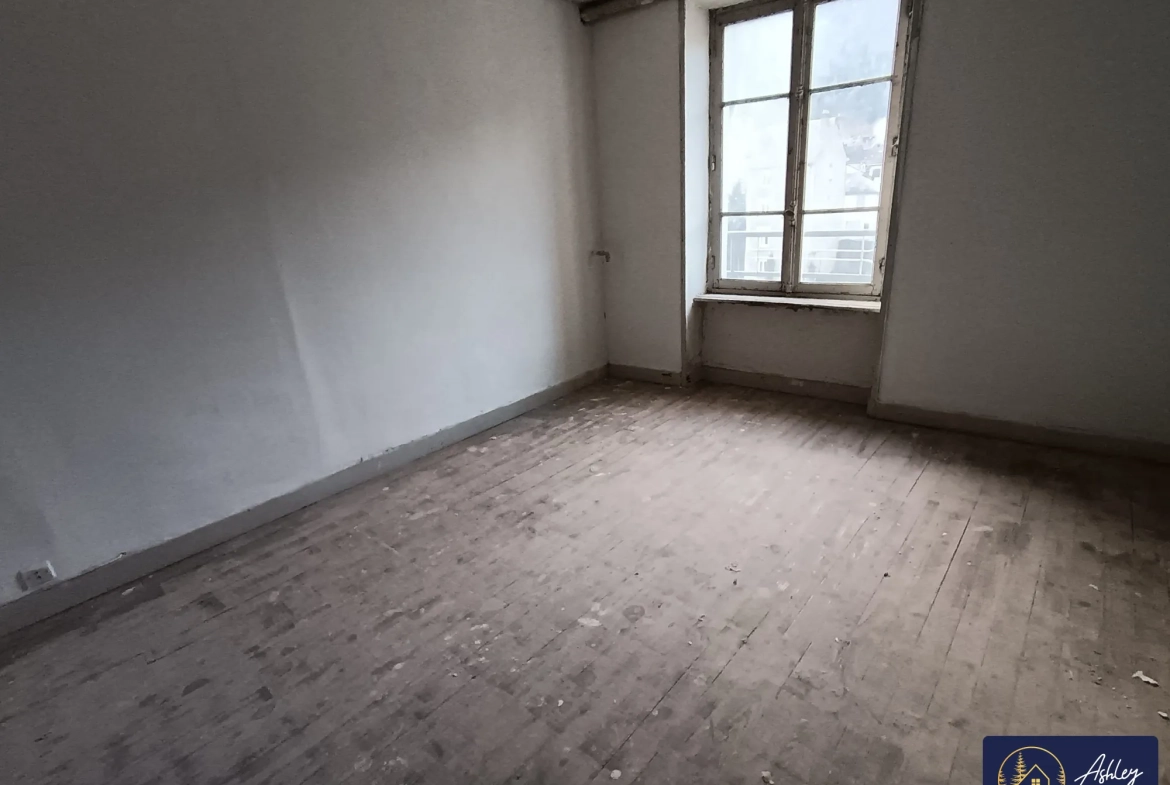 Immeuble à rénover avec fort potentiel à Bort-les-Orgues 