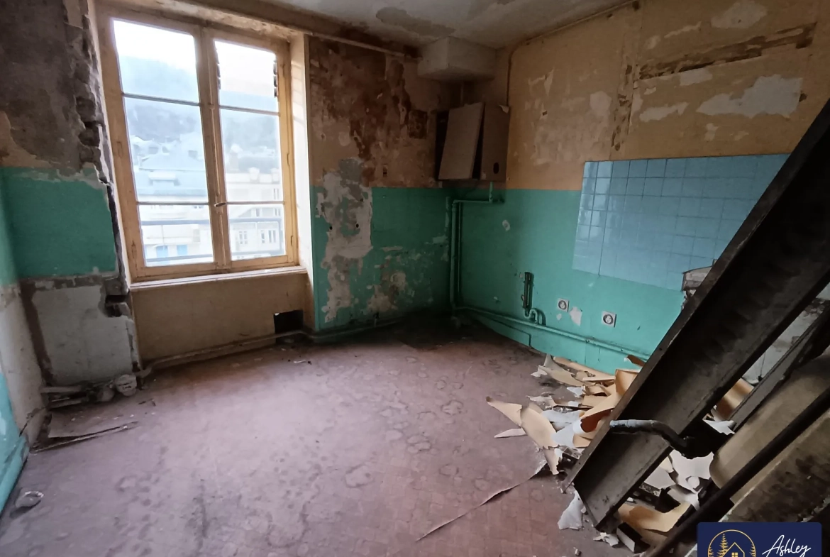 Immeuble à rénover avec fort potentiel à Bort-les-Orgues 