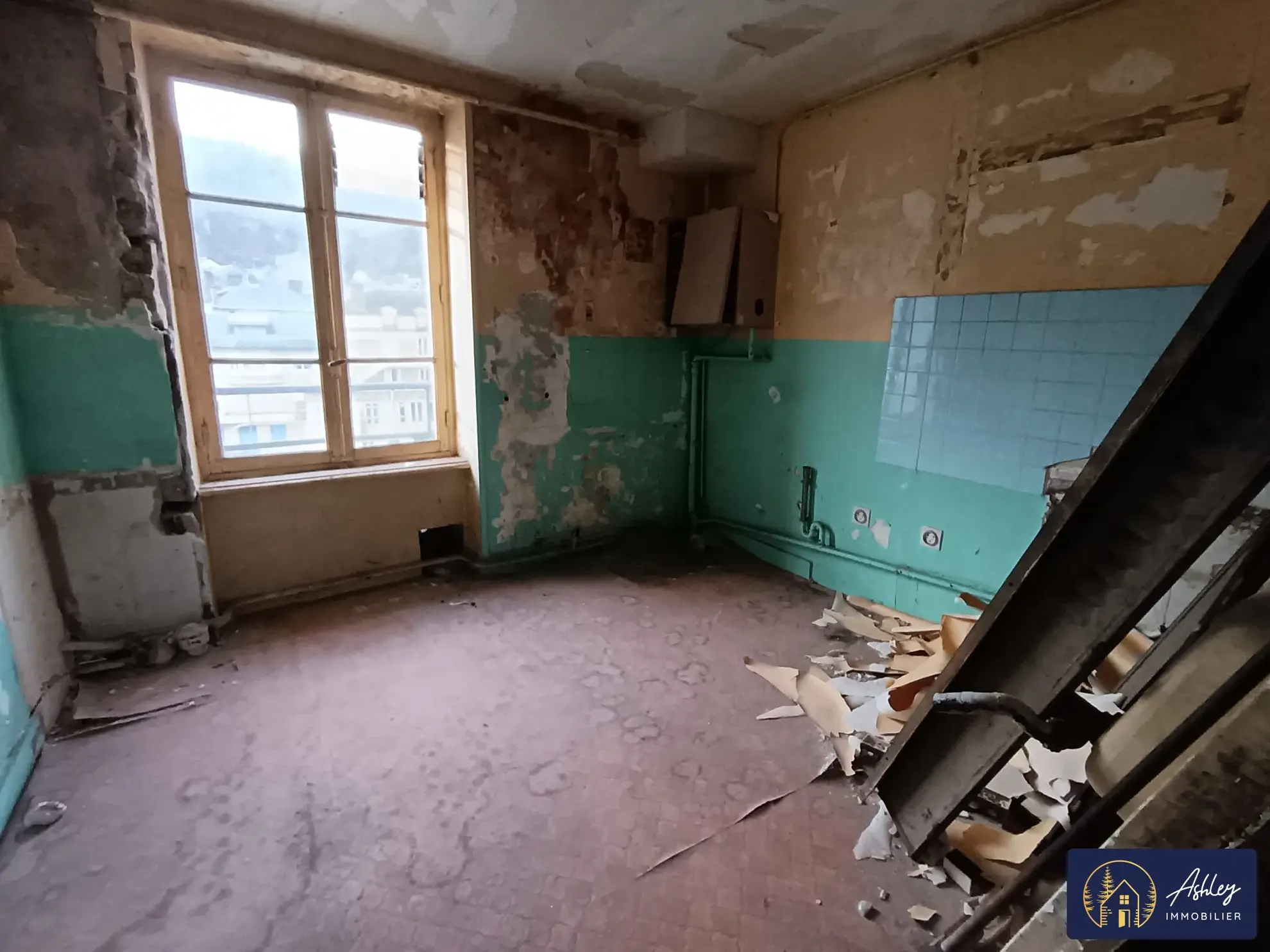 Immeuble à rénover avec fort potentiel à Bort-les-Orgues 