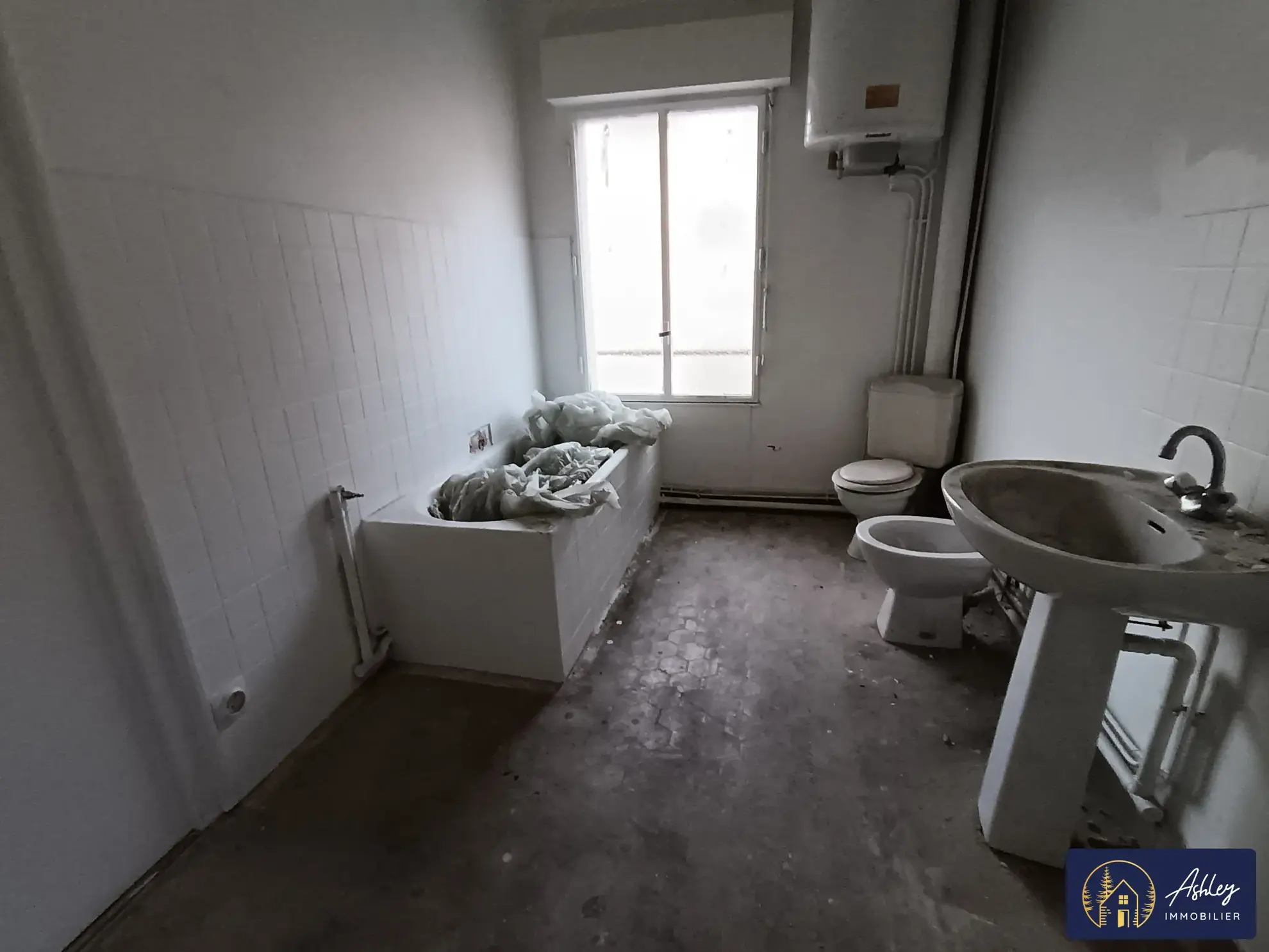 Immeuble à rénover avec fort potentiel à Bort-les-Orgues 