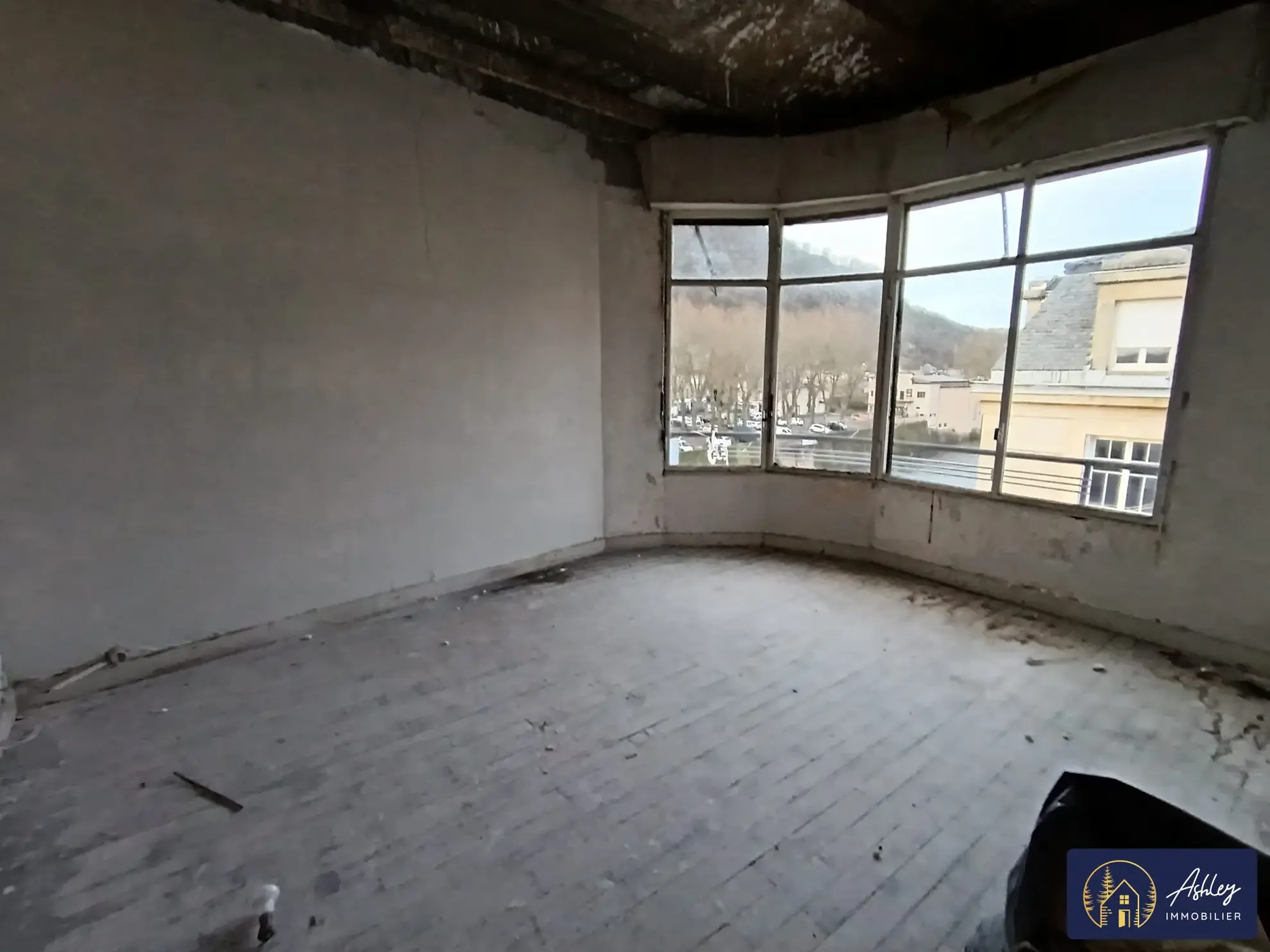Immeuble à rénover avec fort potentiel à Bort-les-Orgues 