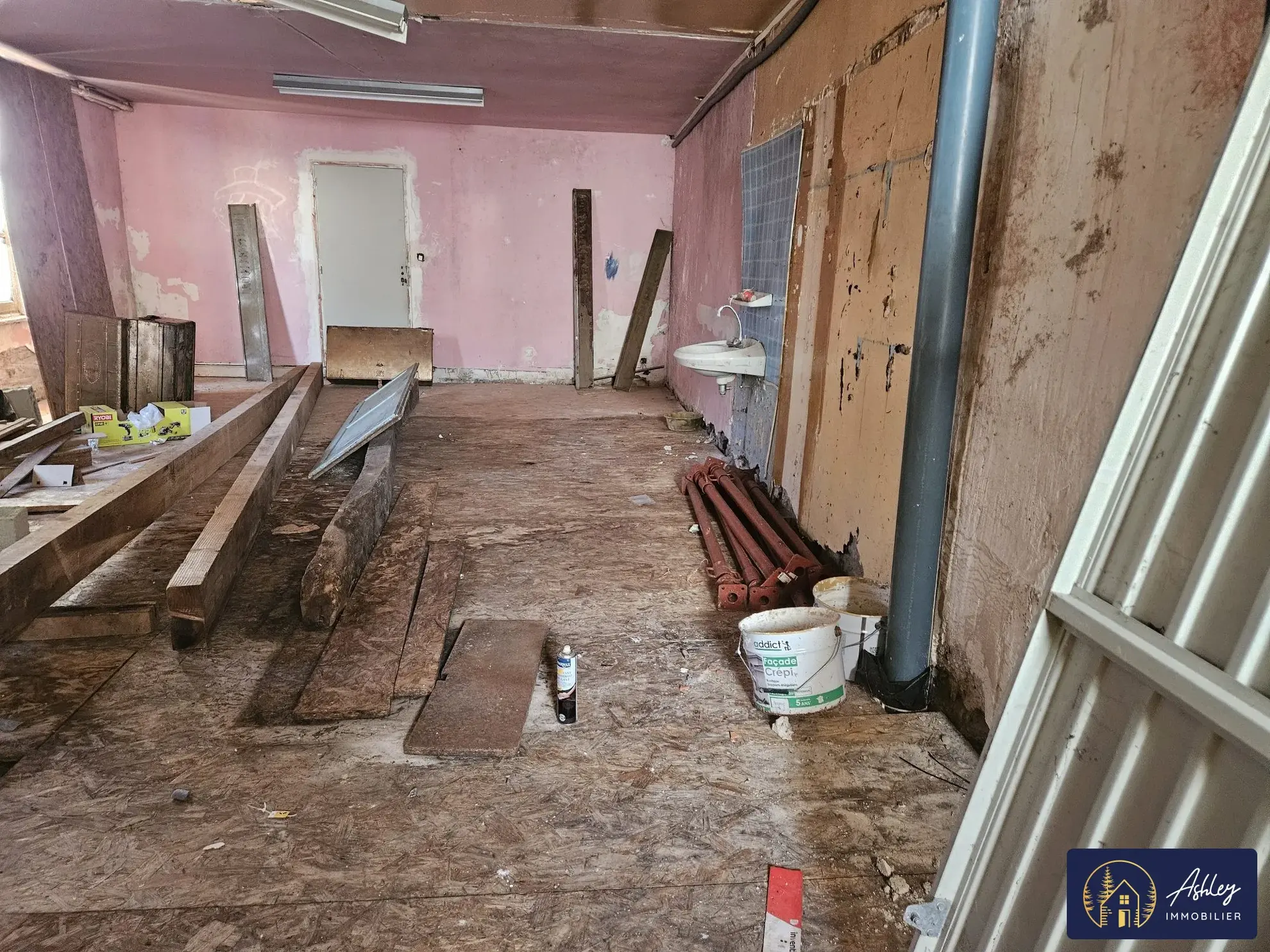 Immeuble à rénover avec fort potentiel à Bort-les-Orgues 