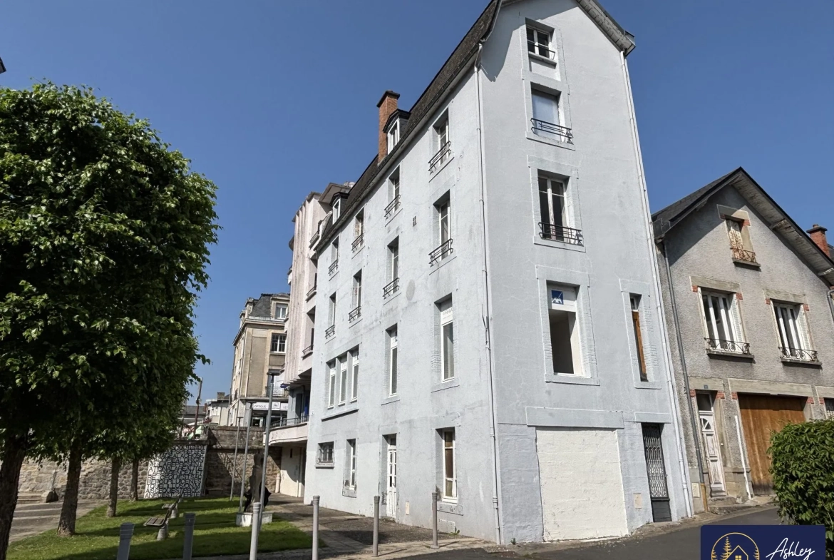 Immeuble à rénover avec fort potentiel à Bort-les-Orgues 