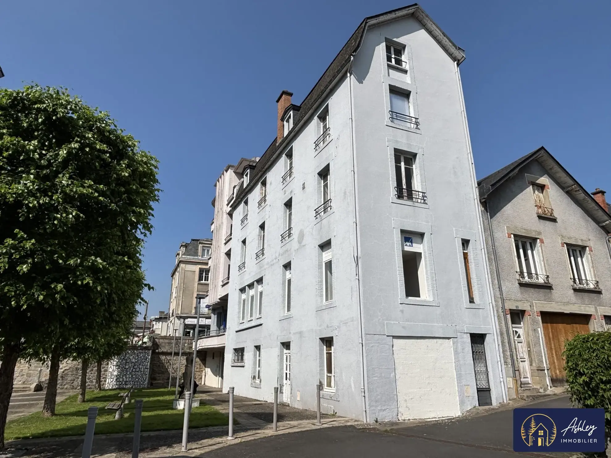 Immeuble à rénover avec fort potentiel à Bort-les-Orgues 