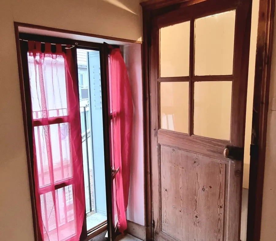 Maison de bourg à Saint Martin d'Auxigny avec potentiel et dépendances 