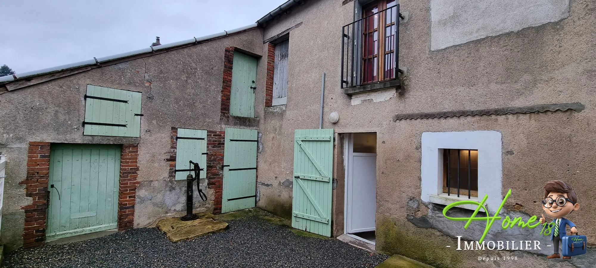 Maison de bourg à Saint Martin d'Auxigny avec potentiel et dépendances 