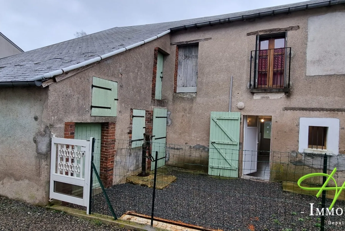 Maison de bourg à Saint Martin d'Auxigny avec potentiel et dépendances 