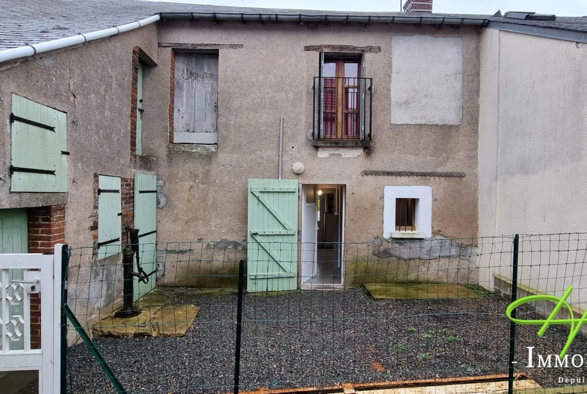 Maison de bourg à Saint Martin d'Auxigny avec potentiel et dépendances 