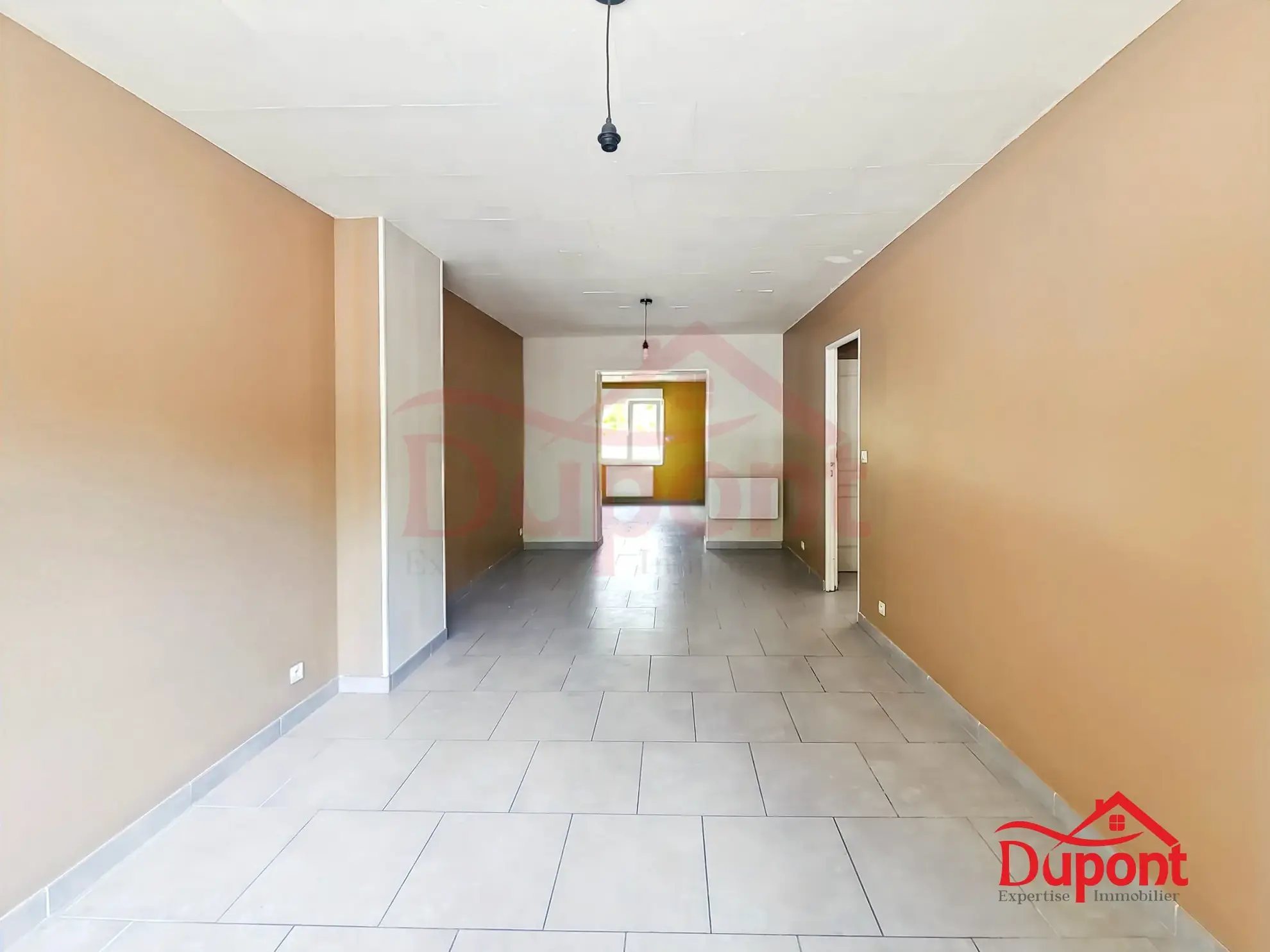 Maison semi-individuelle 3 chambres avec garage au Cateau-en-Cambrésis 