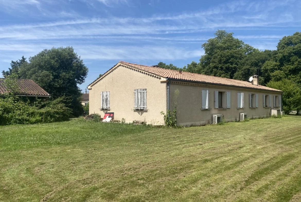 Maison à rafraîchir avec 2 logements à Labruguière (81290) - Grande parcelle 