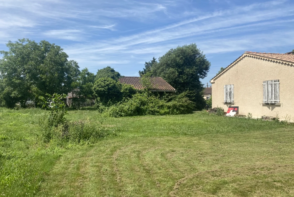 Maison à rafraîchir avec 2 logements à Labruguière (81290) - Grande parcelle 