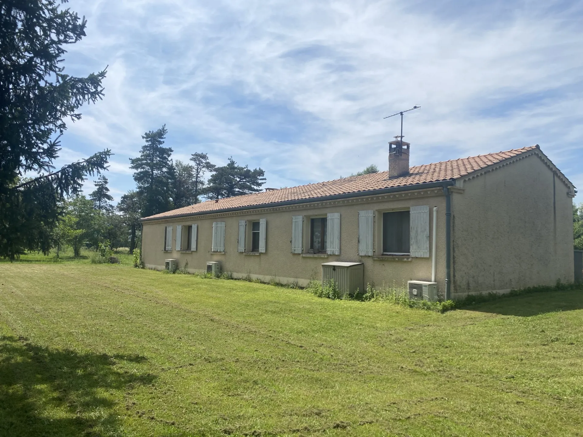 Maison à rafraîchir avec 2 logements à Labruguière (81290) - Grande parcelle 