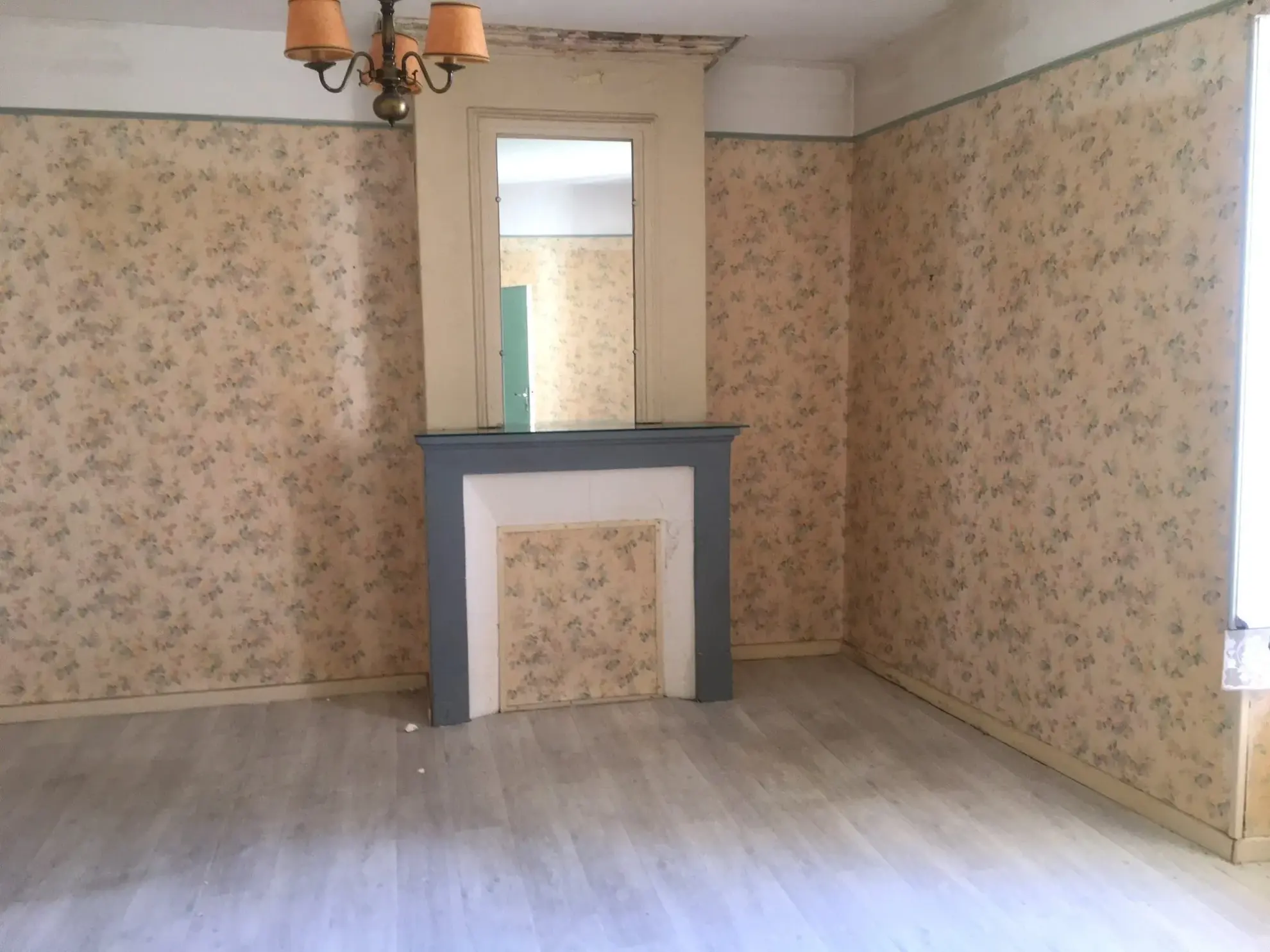 Maison en pierres à rénover avec garage proche des commodités à La Sauve 
