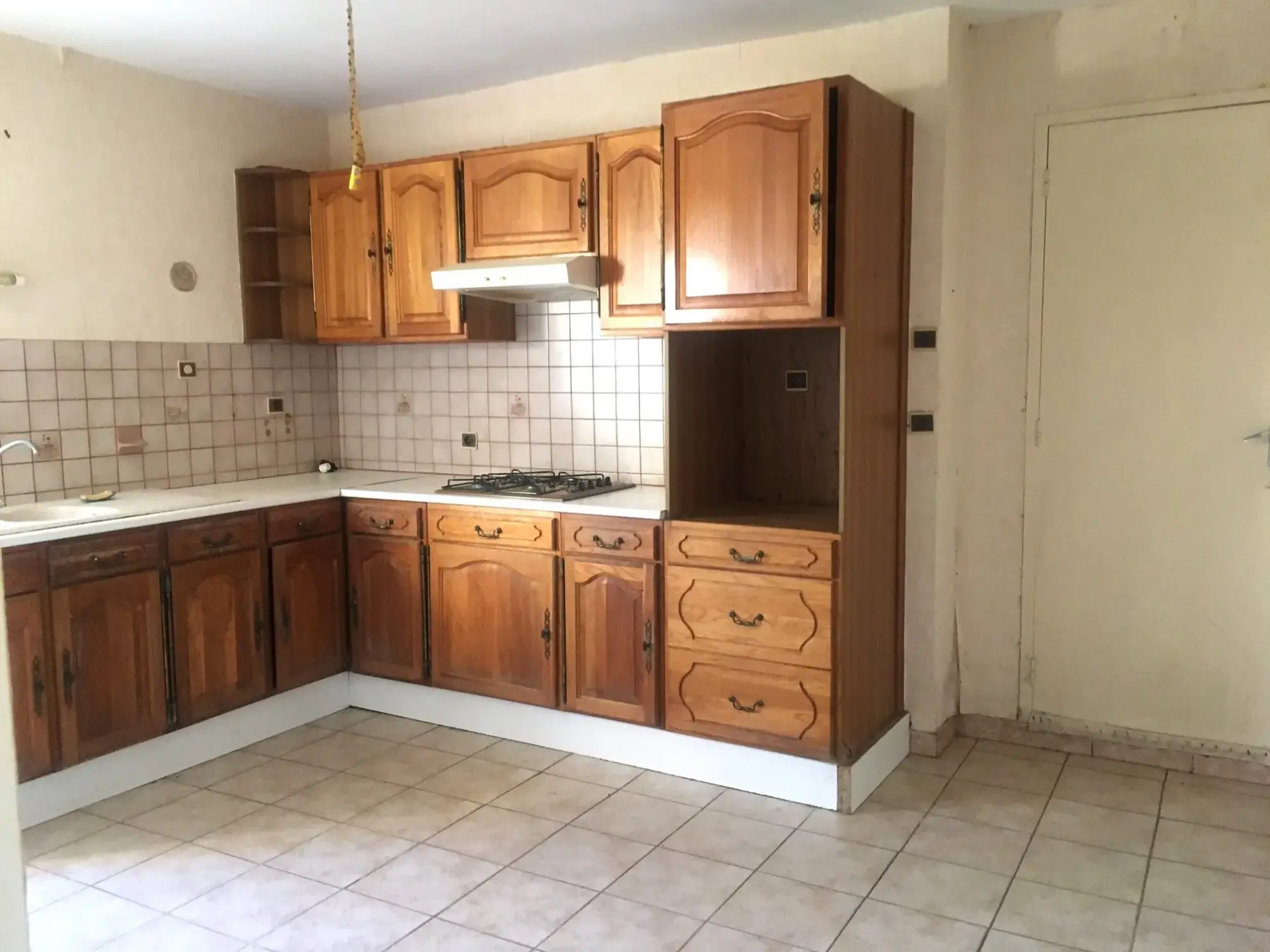 Maison en pierres à rénover avec garage proche des commodités à La Sauve 