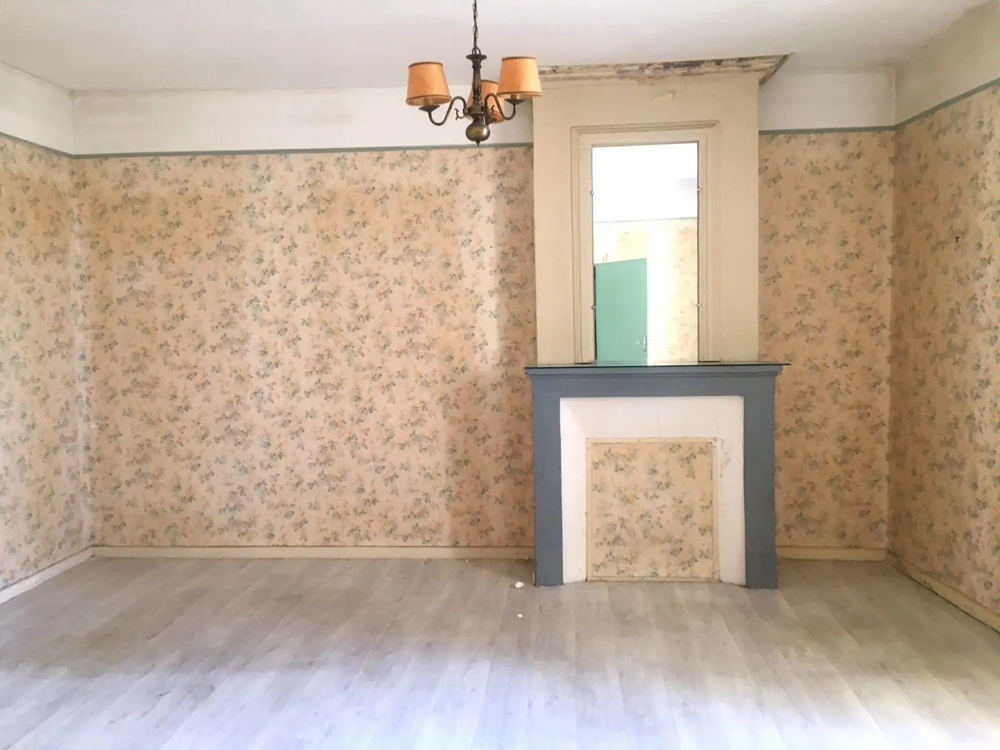 Maison en pierres à rénover avec garage proche des commodités à La Sauve 