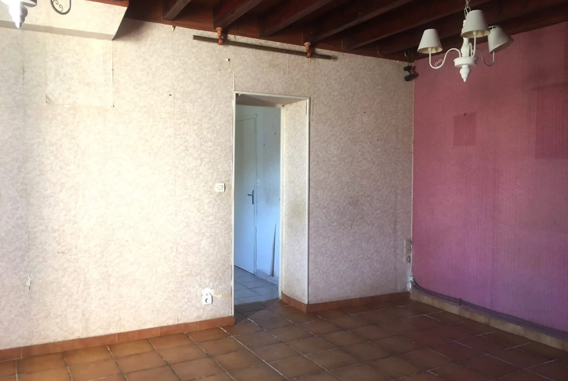 Maison en pierres à rénover avec garage proche des commodités à La Sauve 