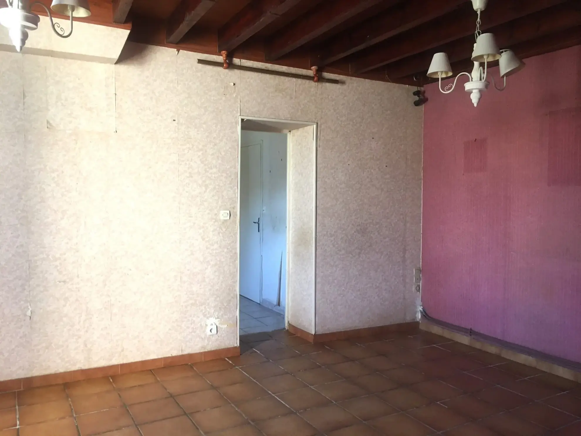 Maison en pierres à rénover avec garage proche des commodités à La Sauve 