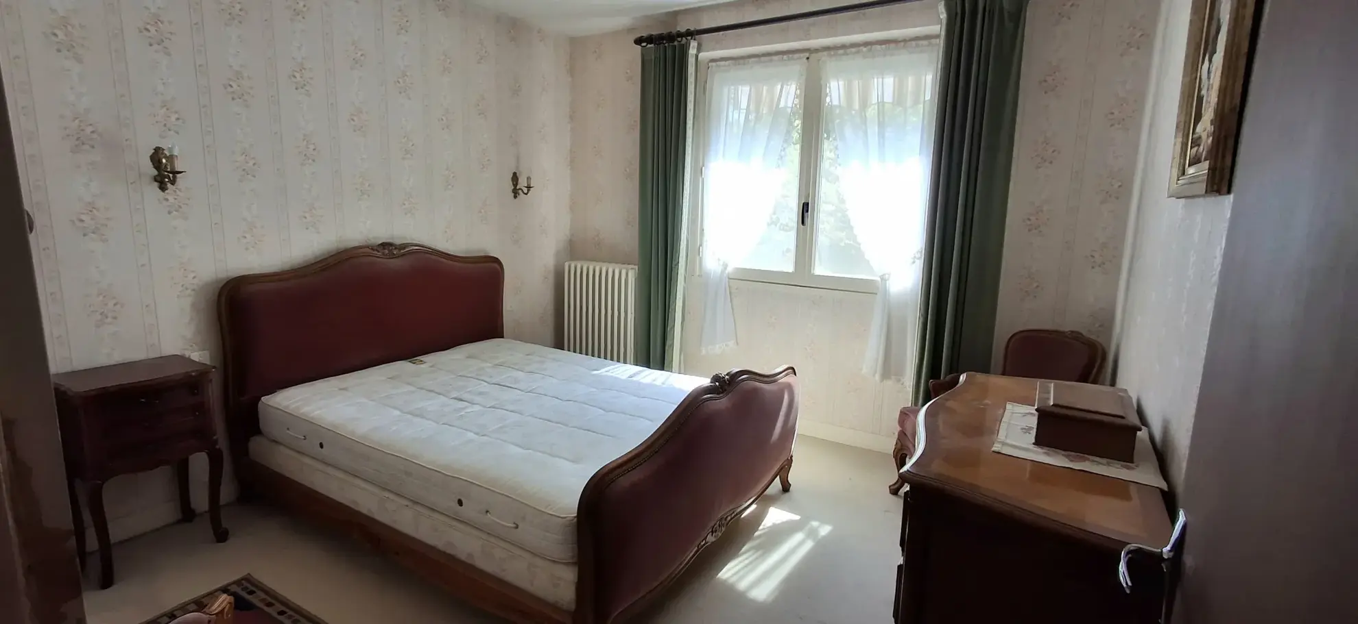 Maison ancienne à Fleury-la-Vallée avec grand terrain, garage et potentiel d'agrandissement 