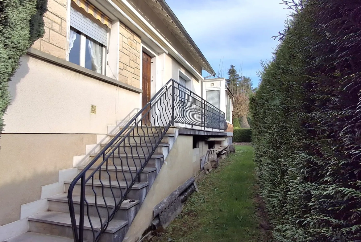Maison ancienne à Fleury-la-Vallée avec grand terrain, garage et potentiel d'agrandissement 