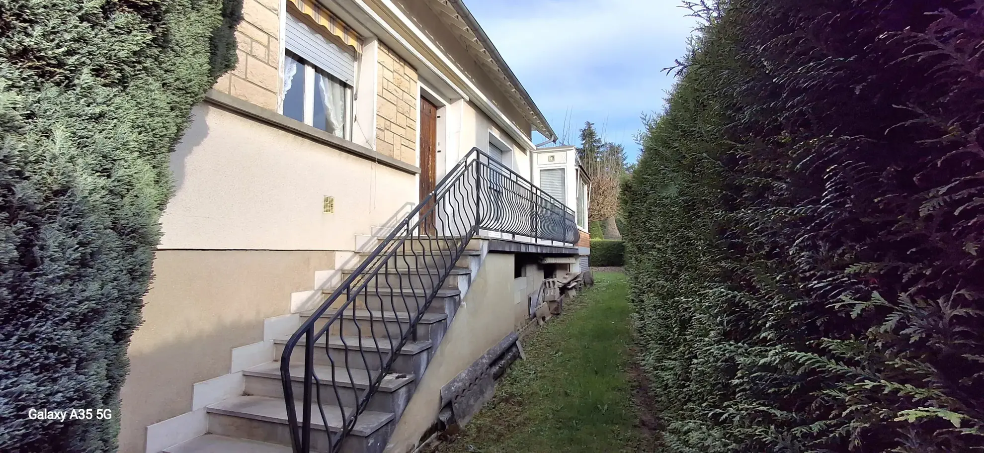 Maison ancienne à Fleury-la-Vallée avec grand terrain, garage et potentiel d'agrandissement 