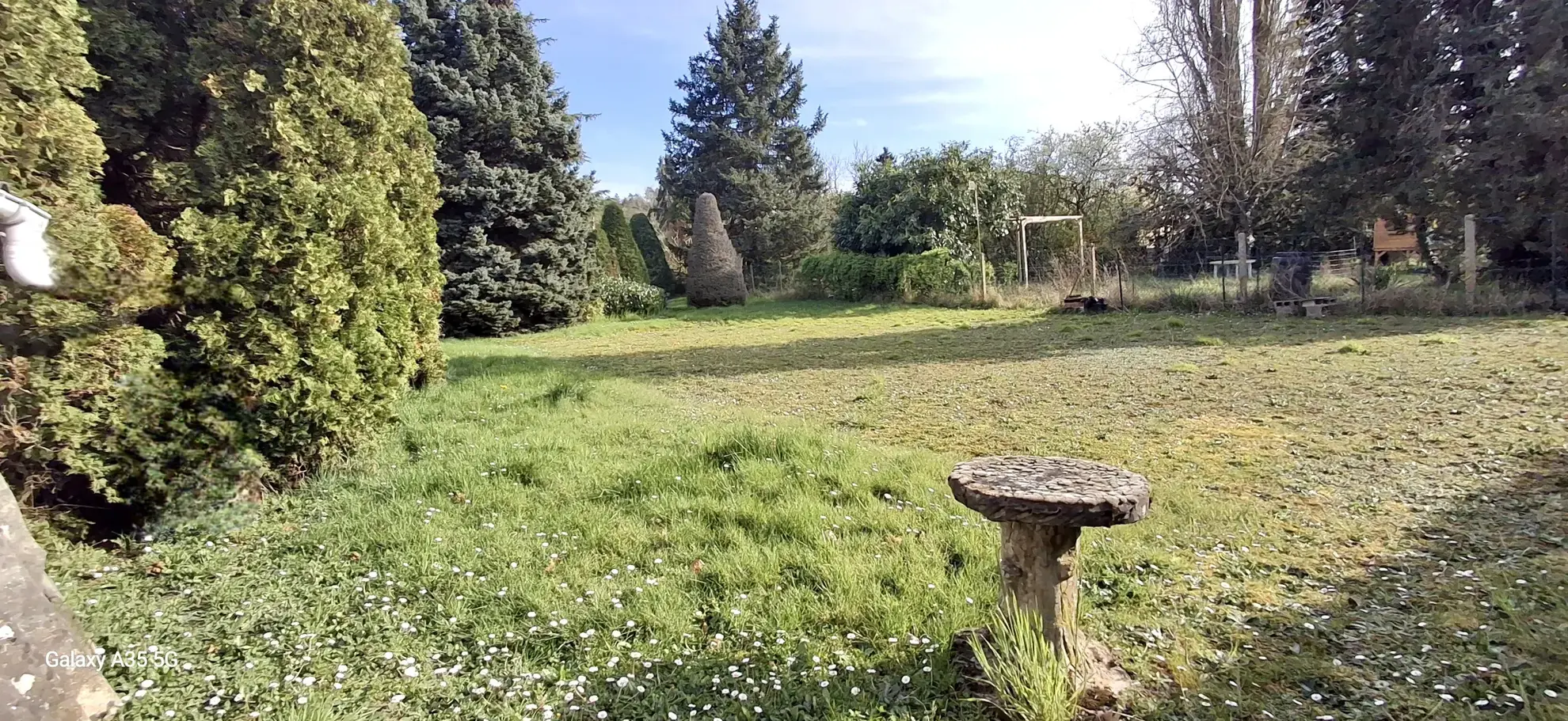 Maison ancienne à Fleury-la-Vallée avec grand terrain, garage et potentiel d'agrandissement 