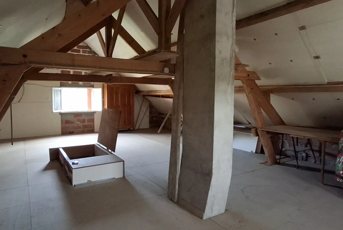 Maison ancienne à Fleury-la-Vallée avec grand terrain, garage et potentiel d'agrandissement 