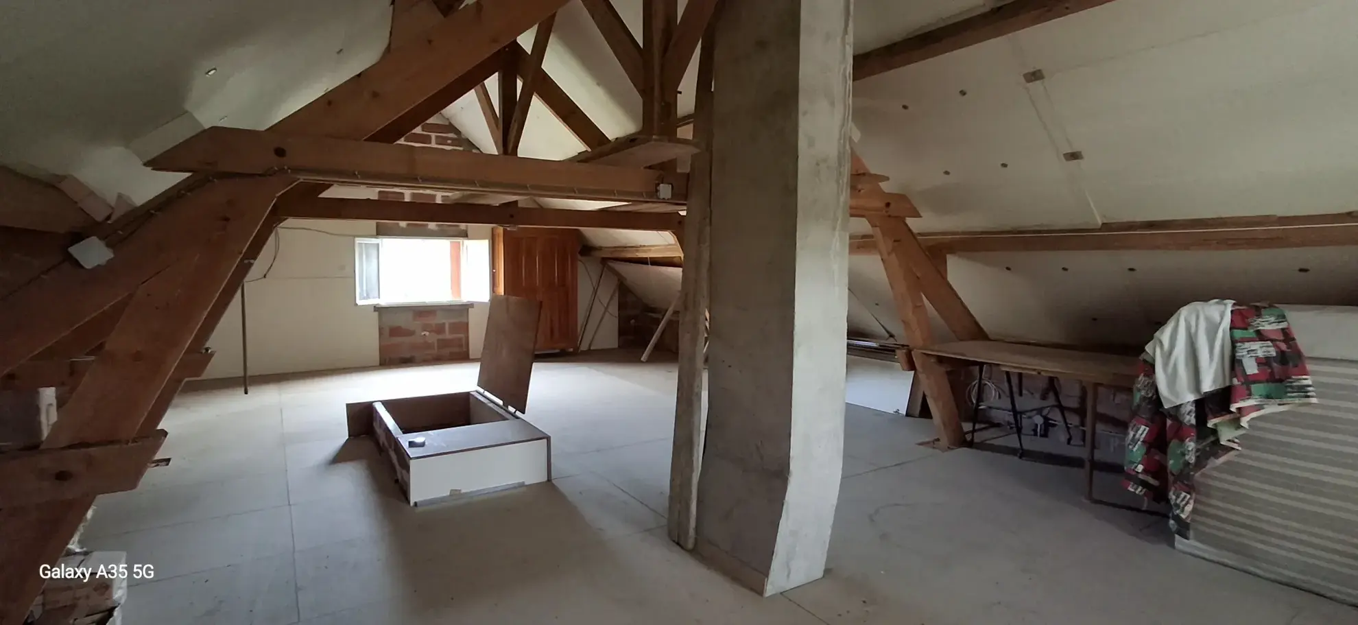 Maison ancienne à Fleury-la-Vallée avec grand terrain, garage et potentiel d'agrandissement 