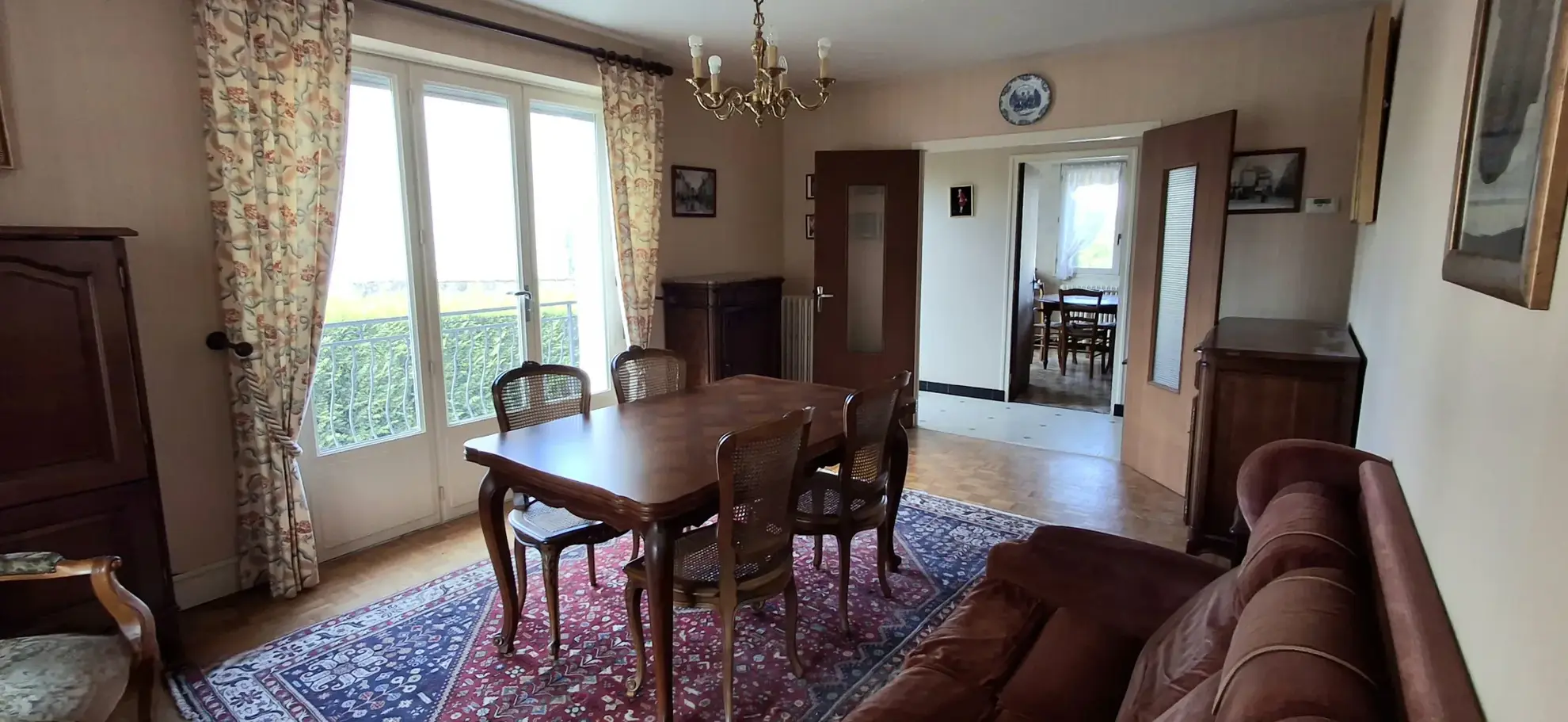 Maison ancienne à Fleury-la-Vallée avec grand terrain, garage et potentiel d'agrandissement 