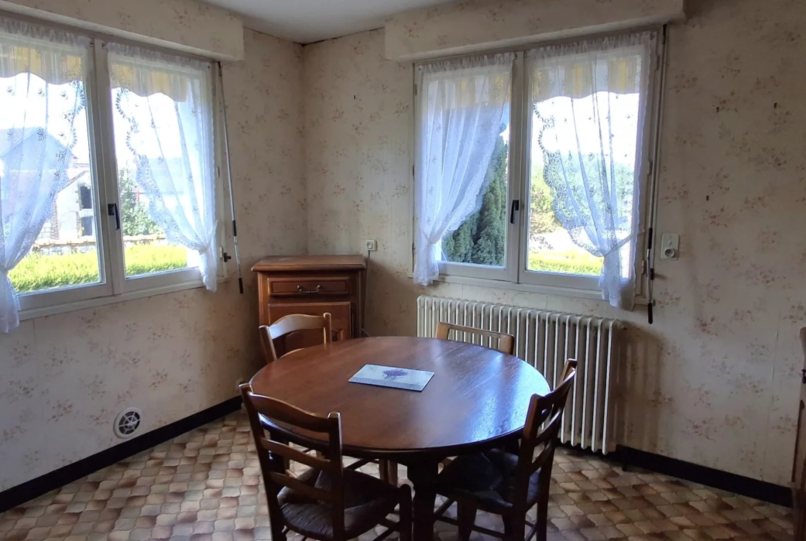 Maison ancienne à Fleury-la-Vallée avec grand terrain, garage et potentiel d'agrandissement 
