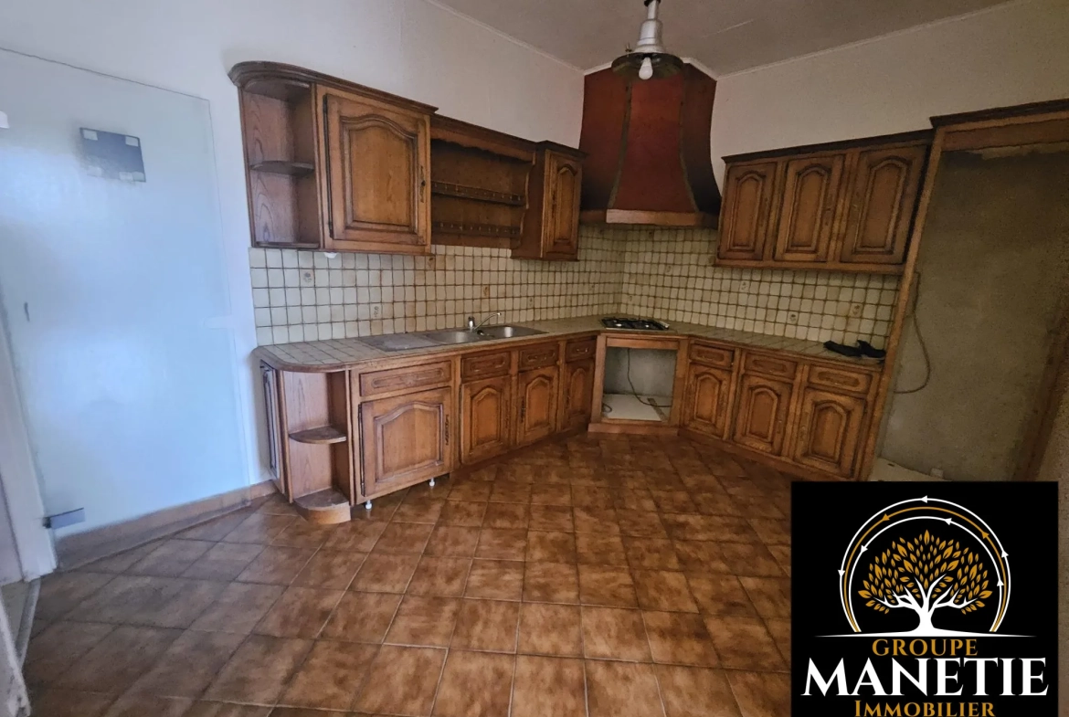 Maison à rénover à Douai avec jardin et garage - Secteur calme 