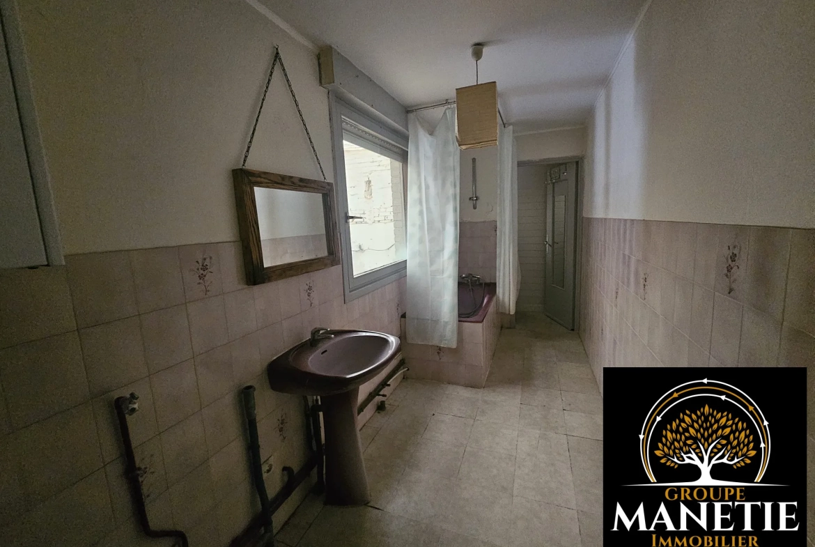 Maison à rénover à Douai avec jardin et garage - Secteur calme 