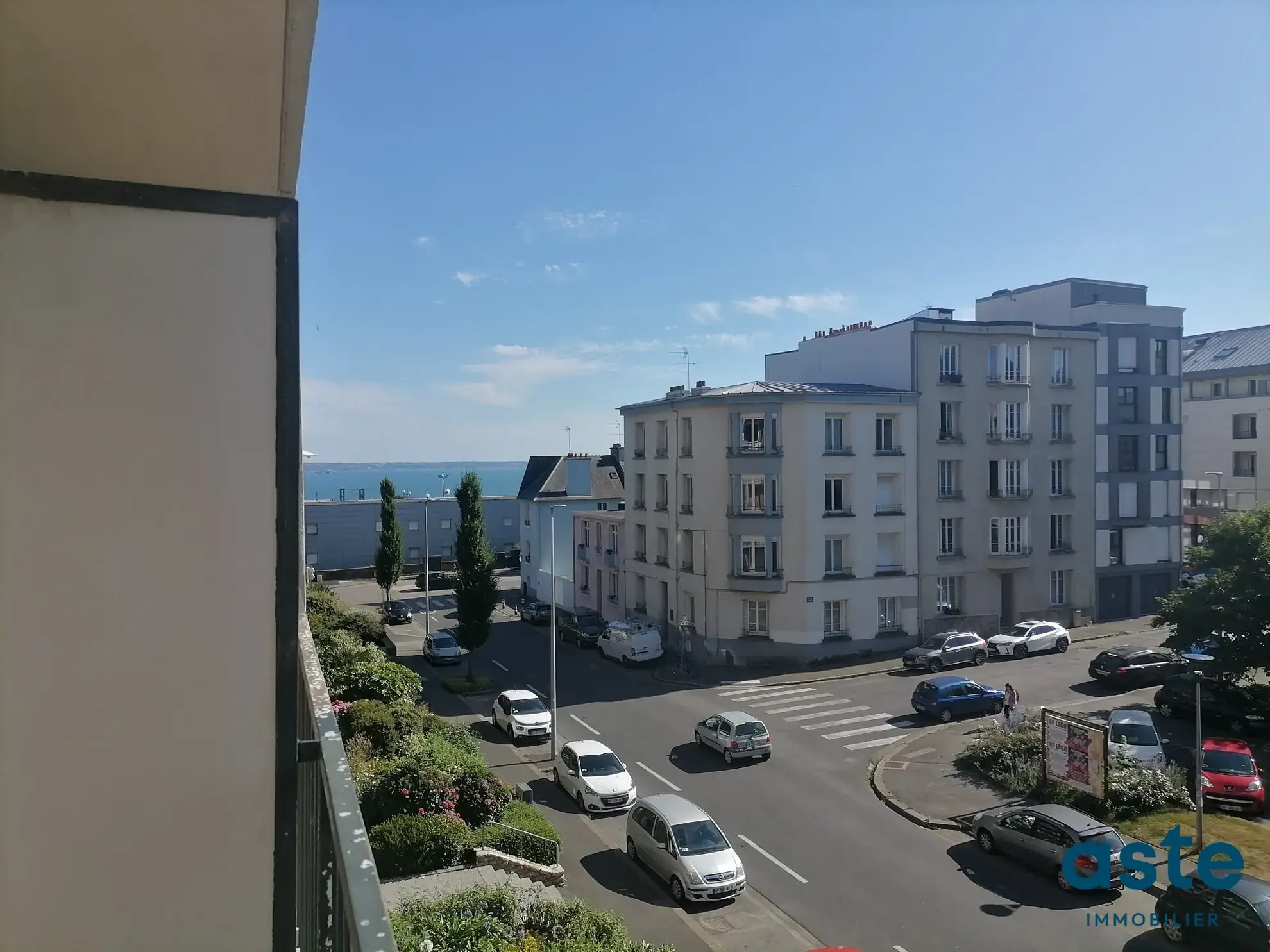 Appartement traversant T4 avec balcons, ascenseur et parking à Brest Saint-Michel 