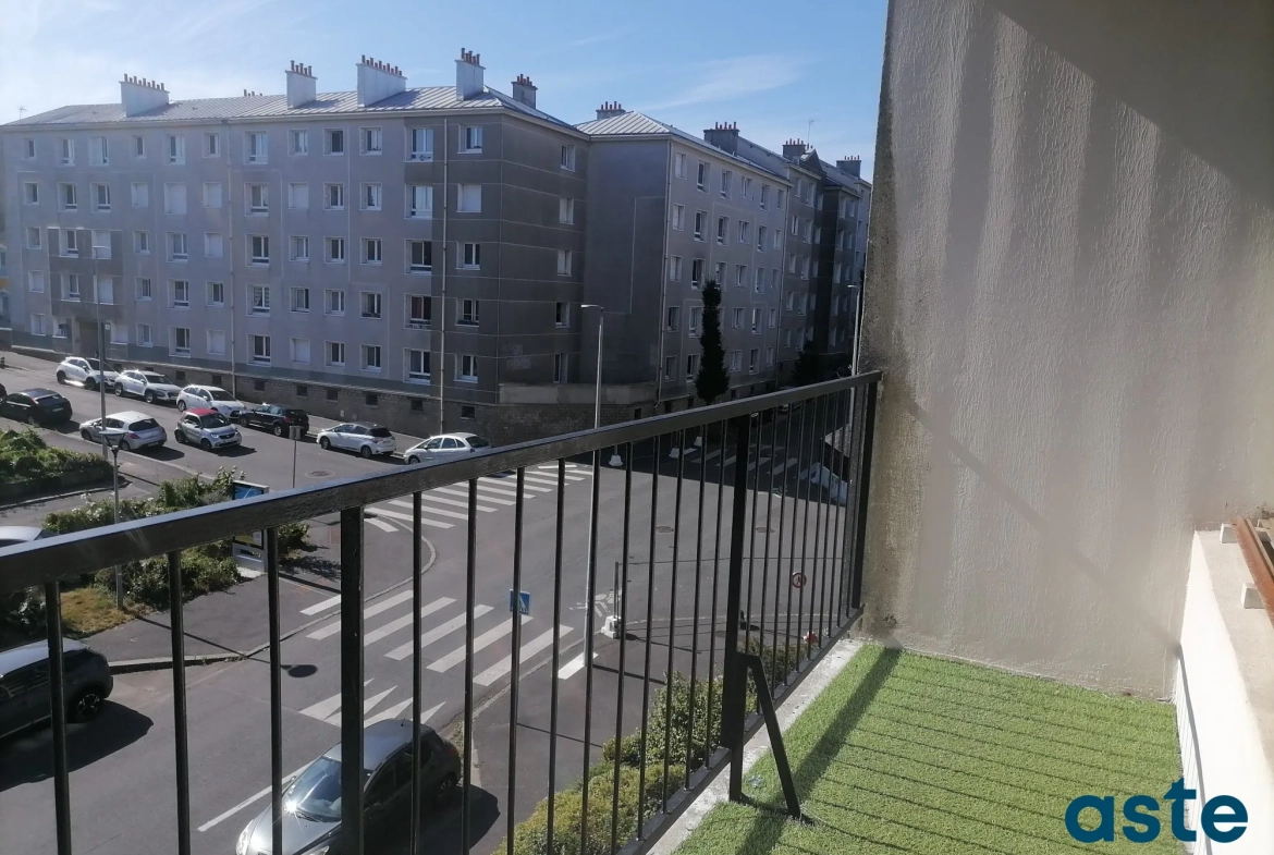 Appartement traversant T4 avec balcons, ascenseur et parking à Brest Saint-Michel 