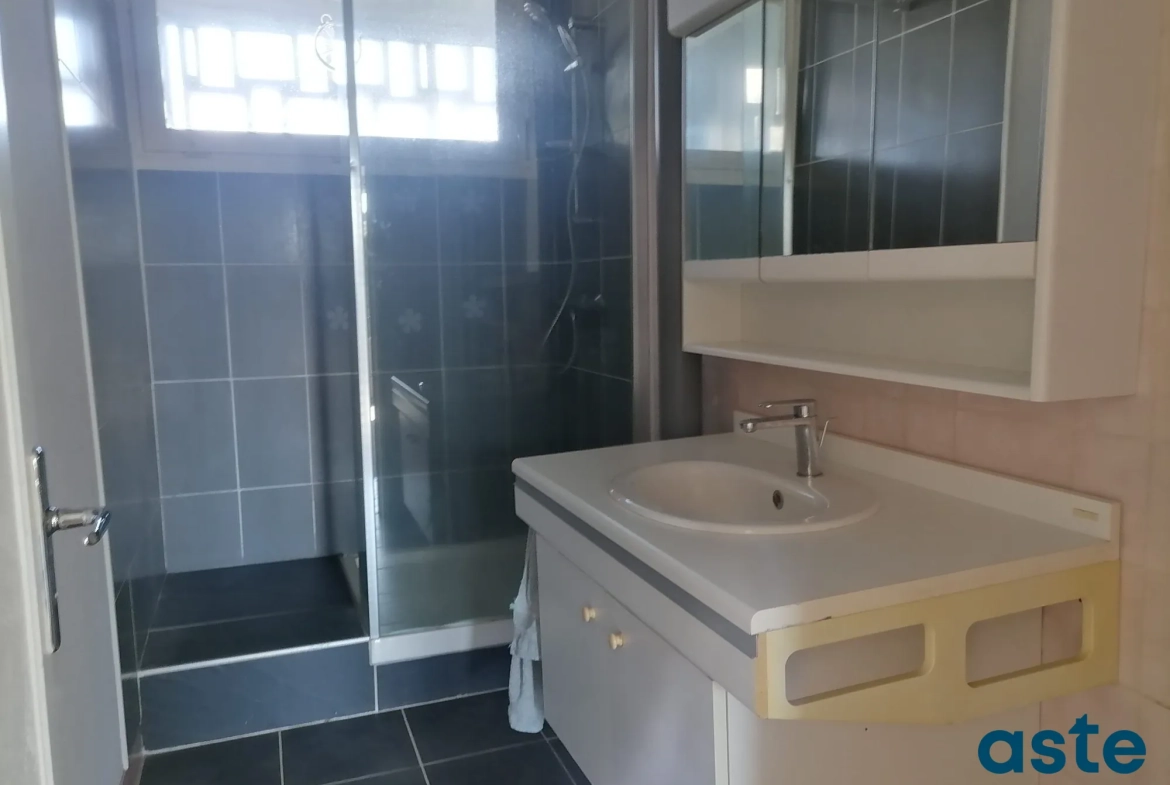 Appartement traversant T4 avec balcons, ascenseur et parking à Brest Saint-Michel 