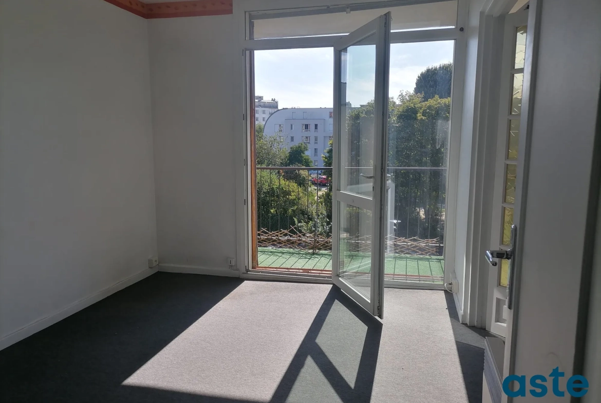 Appartement traversant T4 avec balcons, ascenseur et parking à Brest Saint-Michel 