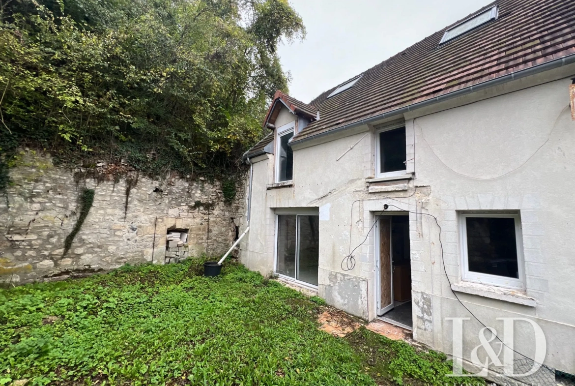 Maison en pierre à Villers-Cotterêts, rénovation à prévoir, terrain clos 150 m² 
