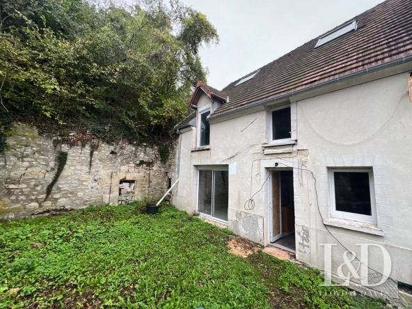 Maison en pierre à Villers-Cotterêts, rénovation à prévoir, terrain clos 150 m²