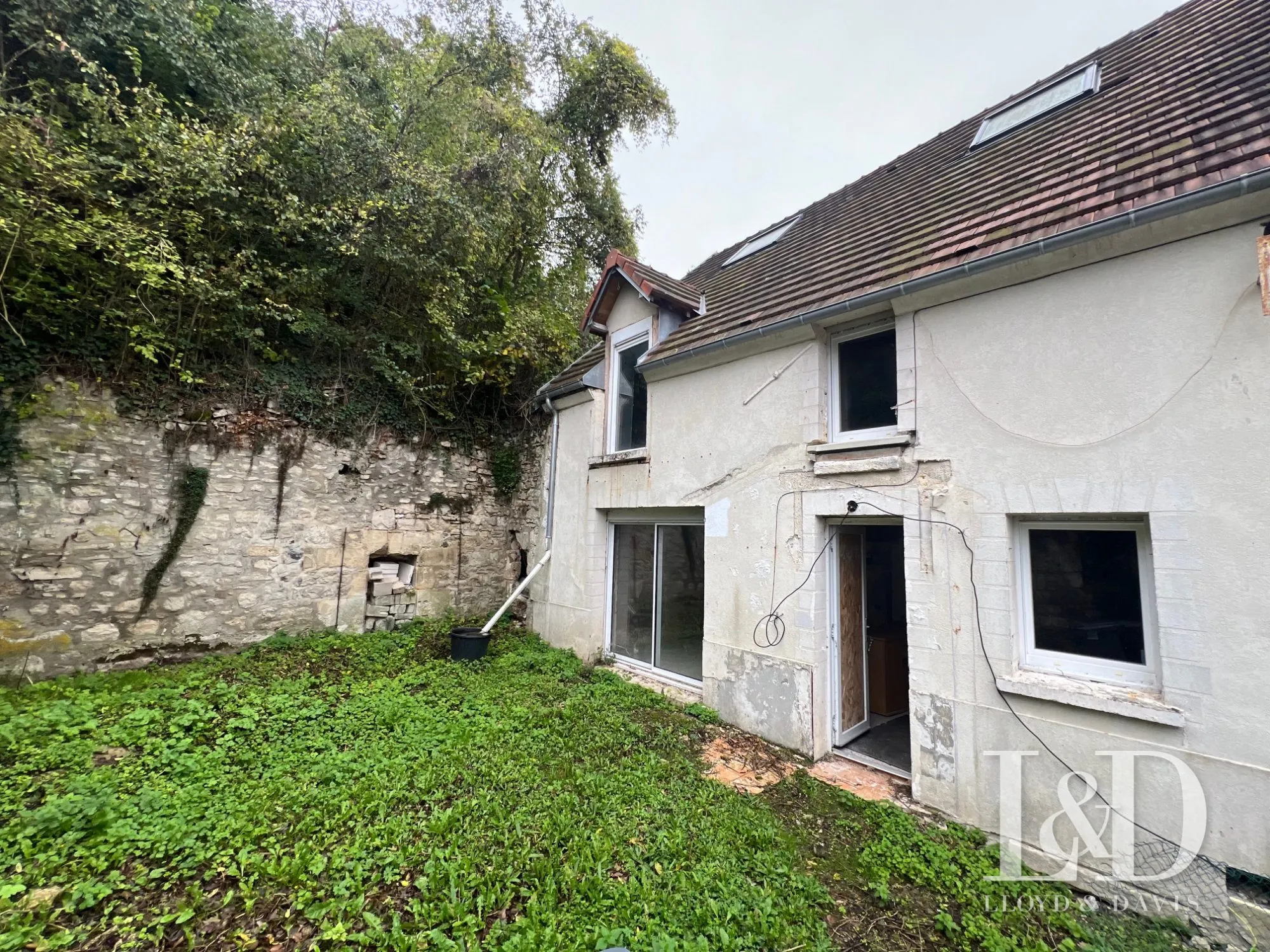 Maison en pierre à Villers-Cotterêts, rénovation à prévoir, terrain clos 150 m² 