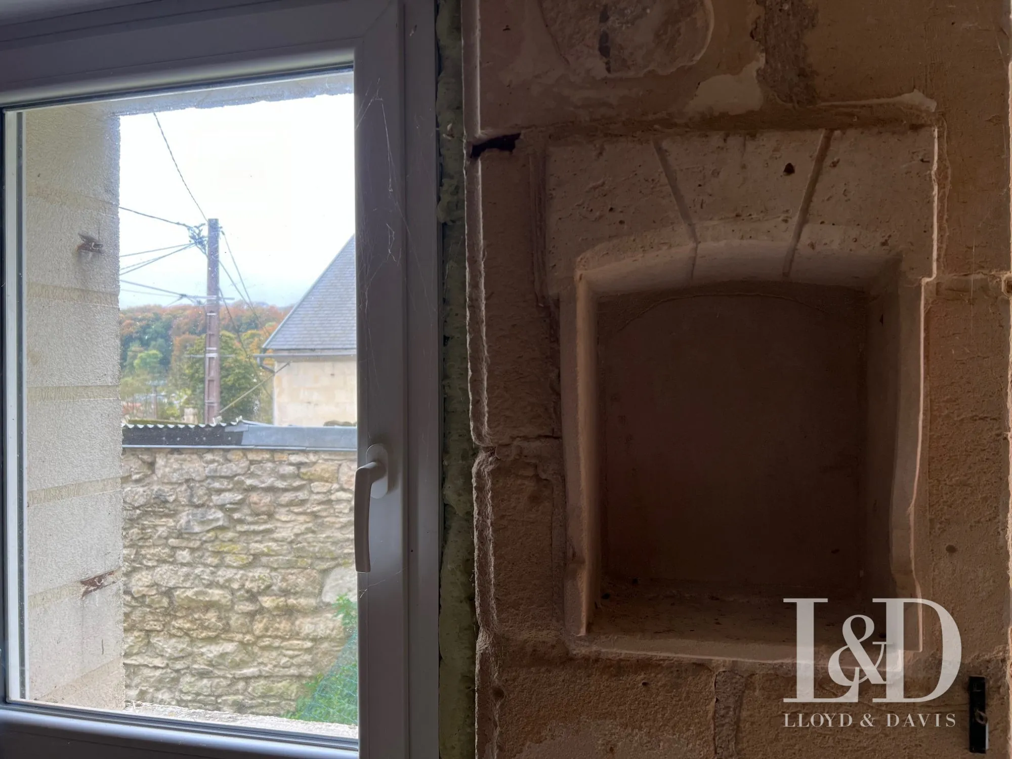 Maison en pierre à Villers-Cotterêts, rénovation à prévoir, terrain clos 150 m² 
