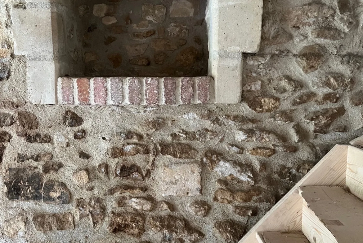 Maison en pierre à Villers-Cotterêts, rénovation à prévoir, terrain clos 150 m² 