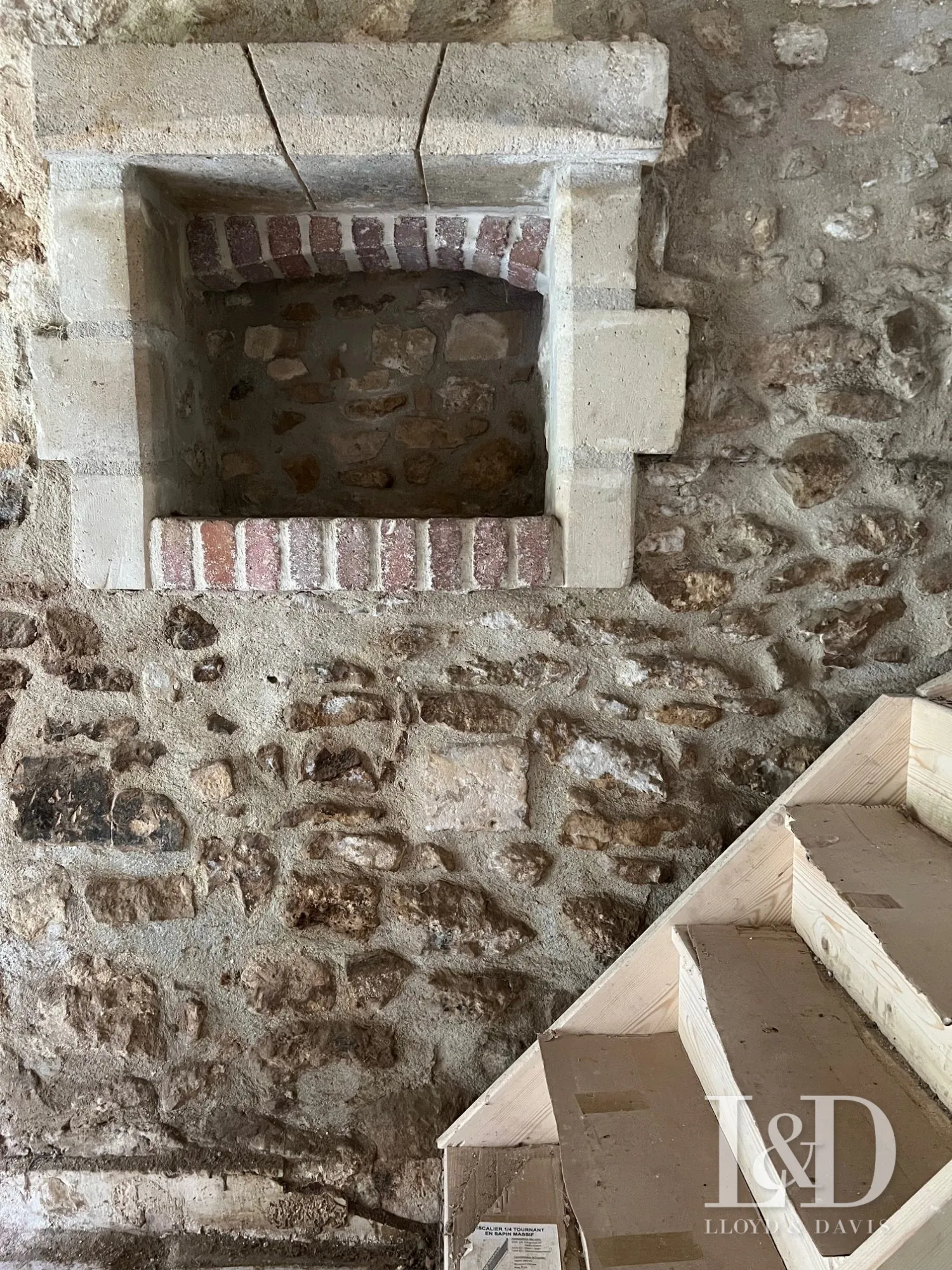 Maison en pierre à Villers-Cotterêts, rénovation à prévoir, terrain clos 150 m² 